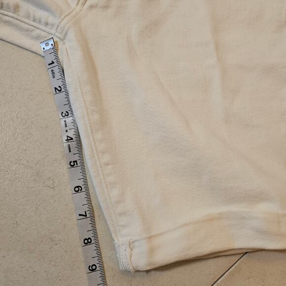 Levis ladies white denim cuffed hem shorts size 32 - Picture 4 of 7